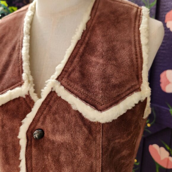 Vintage 1970's OUI Reversible Brown Leather & Sherpa Vest - Picture 9 of 16